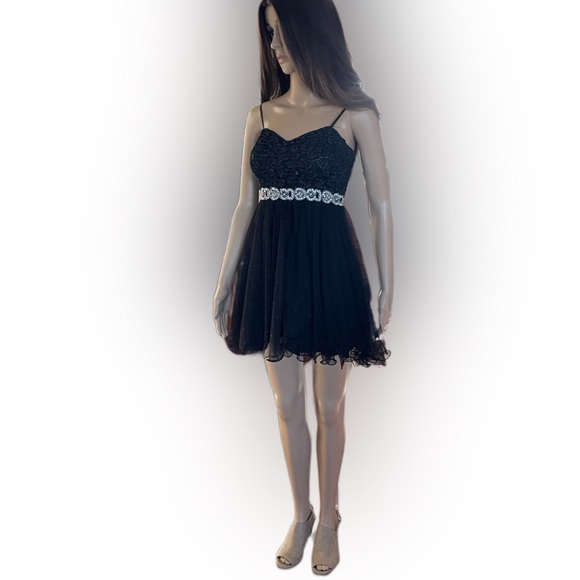 Black Sleeveless Rhinestone and Sequins Embellished Fit & Flare Dress Size 1 - Picture 5 of 14